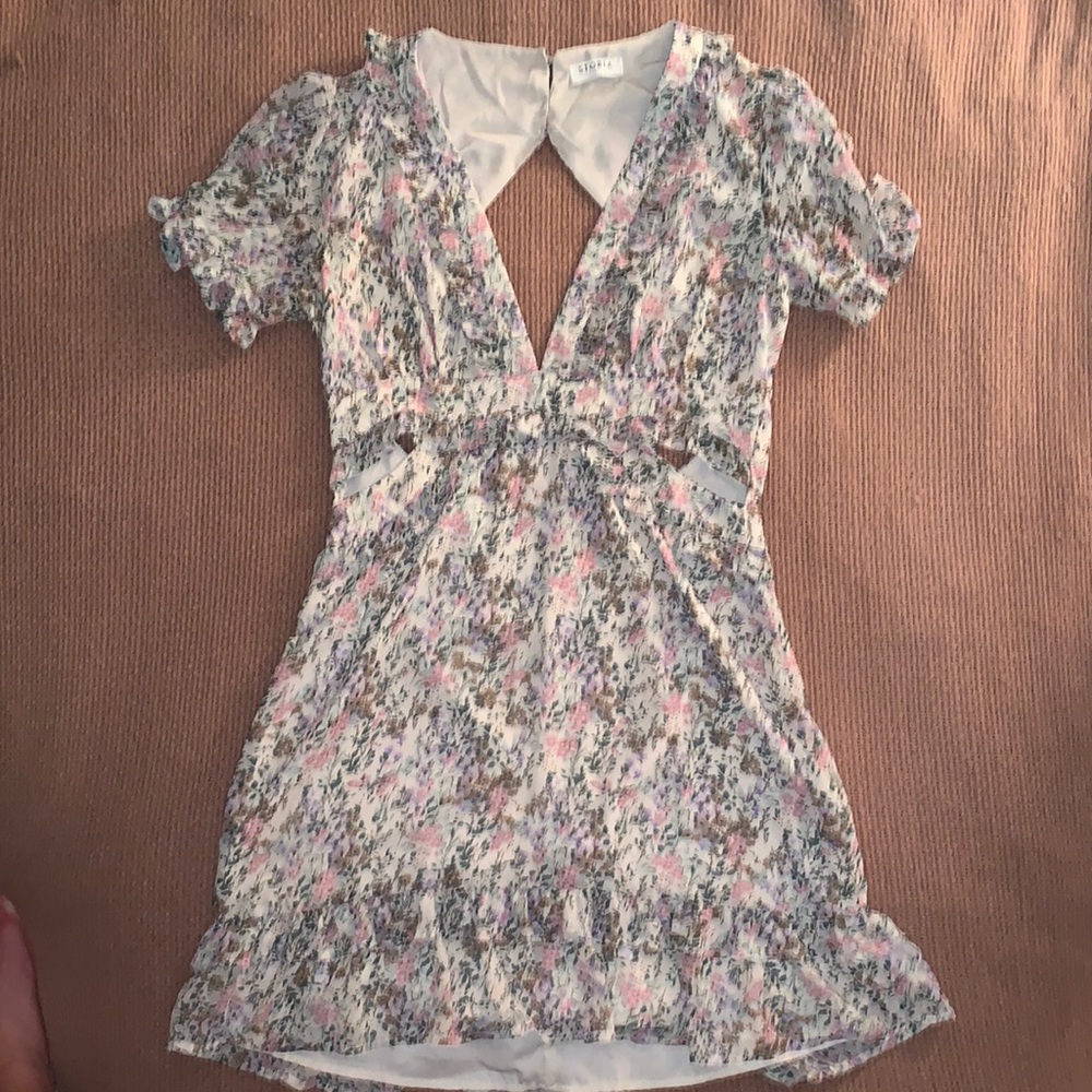 Floral dress w open back and sides